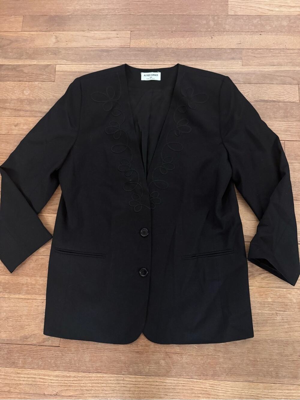 Alfred Dunner Women's Black Embroidered Blazer - Size 14
 b14